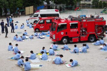 【ASF NEWS №60】聖学院小学校ー「はたらく消防」の写生会 ー