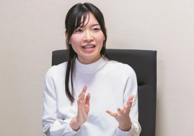 今村 明里：女子聖学院中学校・高等学校卒業(61回生)。異業種事務職を経て、2018年より聖学院幼稚園・小学校事務室に入職。事務室の中では庶務業務の他広報行事運営・HP管理・広報配布物作成など主に広報業務を担っている。