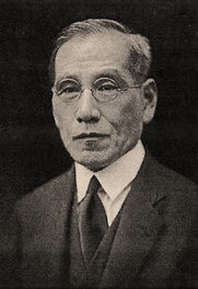 平井庸吉（1871～1947）・・・1895年ガイの聖書学校に入学。卒業後、大阪を中心に伝道活動。1924年女子聖学院の第2代院長となる。1932年から聖学院中学校第2代校長を兼務。