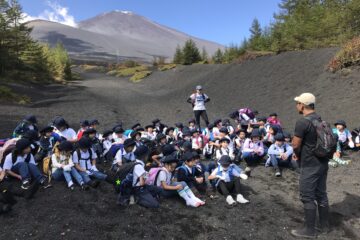 【NEWS LETTER №287】聖学院小学校 －初冠雪の富士山を「さんぽ」 〜2年生自然学校〜 －