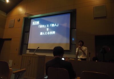 ホールでのプレゼンテーション